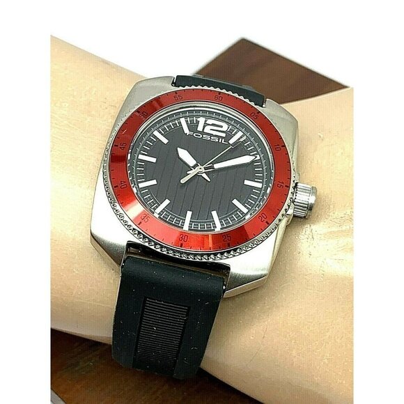 Fossil Men's Watch WB1042 Quartz Black Dial Silver Red Bezel 38mm Rubber… - Picture 5 of 13
